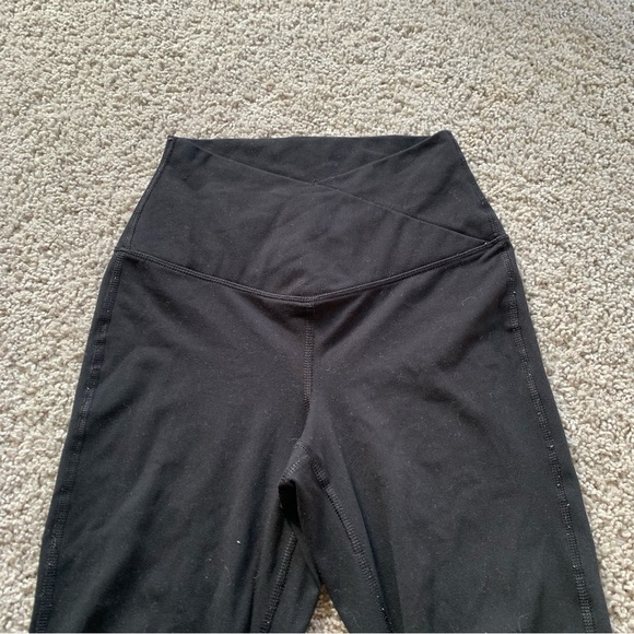 Yogalicious Lux Black Crossover Flare Legging Yoga Pants Size Extra Small - Picture 2 of 3
